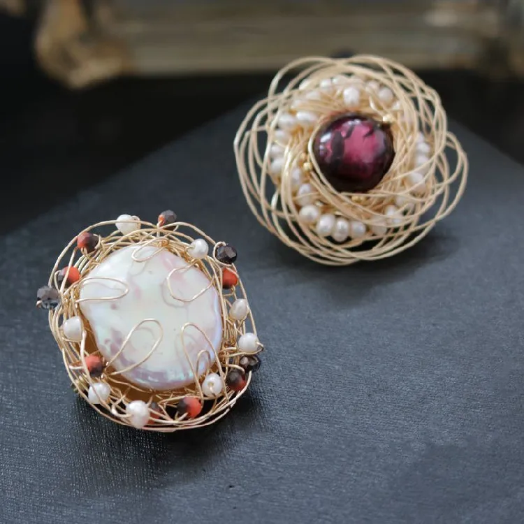 round pearl brooch (10)