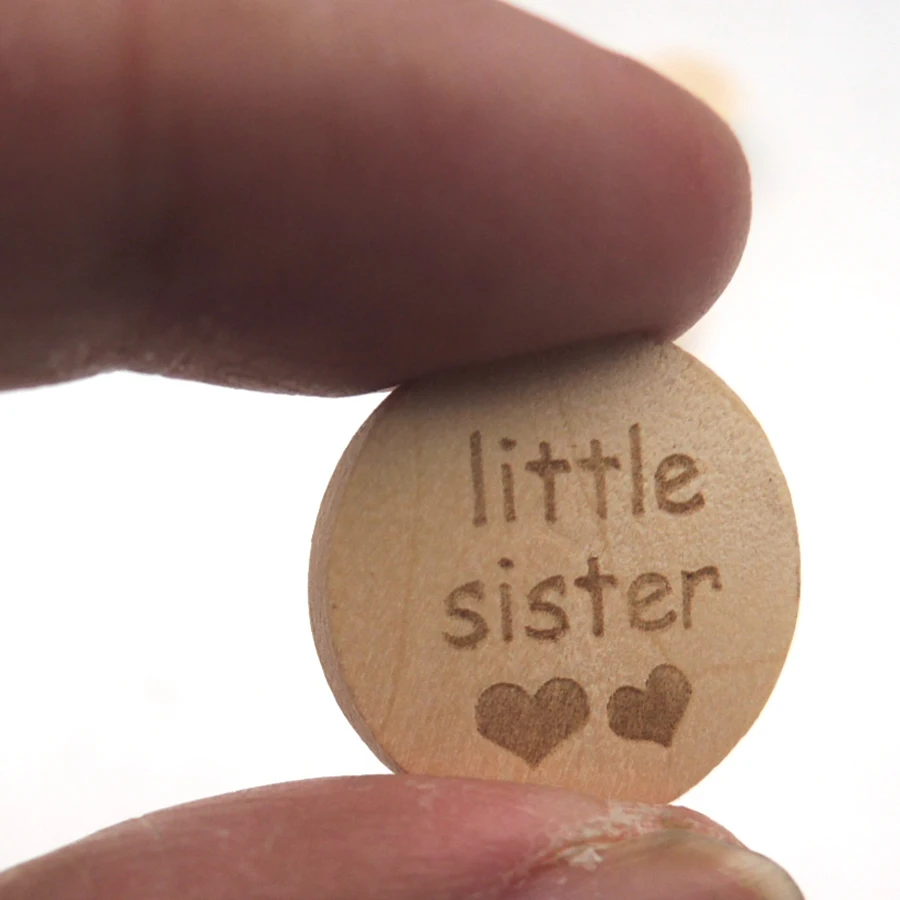

50pcs little sister letter wood bead slice natural round flat for jewerly smooth 20mm laser engrave burnt disc EA416-1