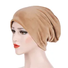 Осень-зима модные бархатные мусульманских эластичный тюрбан шапка унисекс Хиджаб Платки на голову однотонная бейсболка выпадения волос химиотерапия Рак Кепки