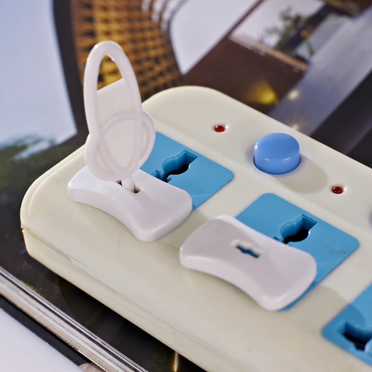 

Protection 6 pcs Russian EU European Euro security Child Electric Socket Outlet Plug Two Phase Safe Lock Cover Baby Kids Safety