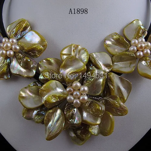 

Wholesale Flower Jewelry Handmade Freshwater Pearl Natual Yellow Shell Flower Necklace Black Rope Jewelry 18 Inch Free Shipping