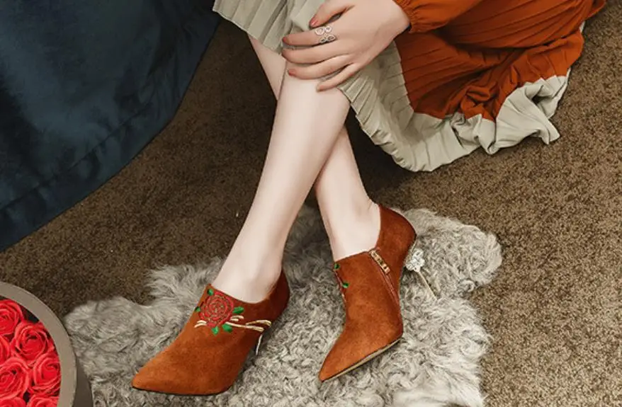 

New leather embroidered women's pointed stiletto with fashion flower water diamond shoes for spring and autumn 2019