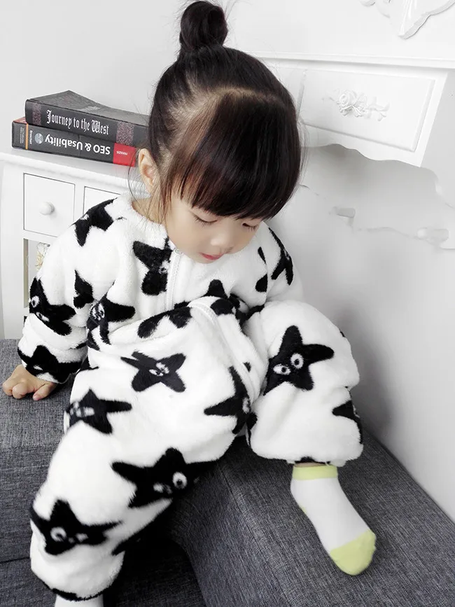 Зимние пижамы для маленьких девочек; пижама с принтом звезды для малышей; Теплая Бархатная одежда; детские пижамы; комбинезоны - Цвет: white
