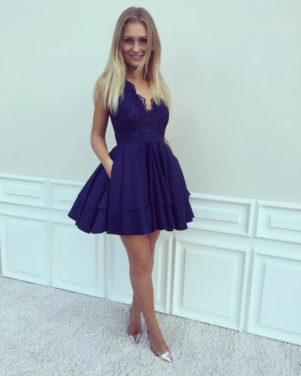 

Blue 2019 Homecoming Dresses A-line V-neck Satin Lace Beaded Short Mini Elegant Cocktail Dresses
