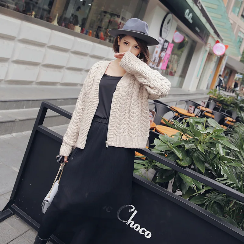 2019 New European Station Coffee Shoulder Short Knitted Cardigan Sweater Cardigans V-Neck Fashion Women Sweater