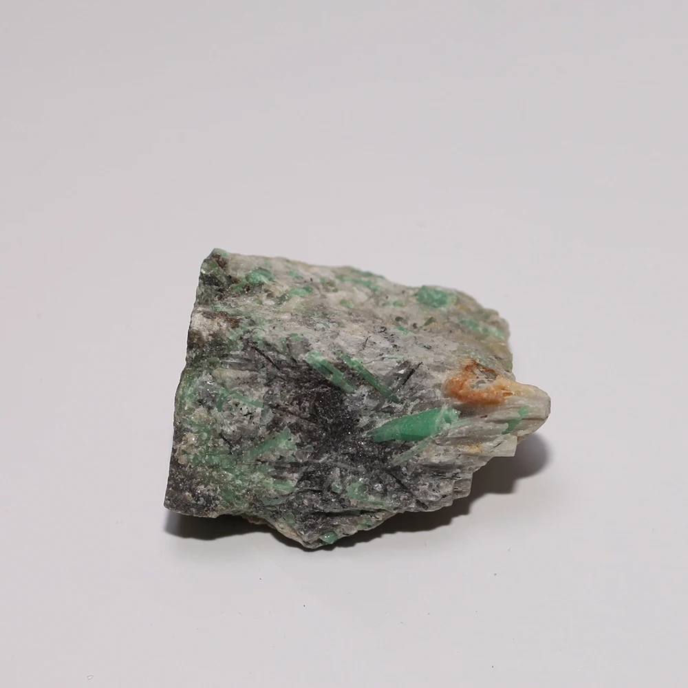 

New natural stone and emerald quartz ore specimen crystal 145.5g