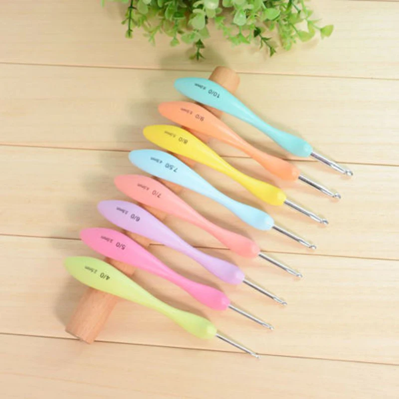 8pcs 8 colors Colorful Plastic Handle Aluminum Crochet Hook Knitting Needles