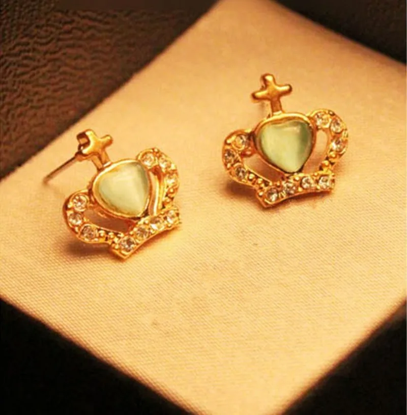 European And American Retro Personality Gifted Yalow Rita Princess Earrings Crown Jewel Earrings Female Small Cross Earrings