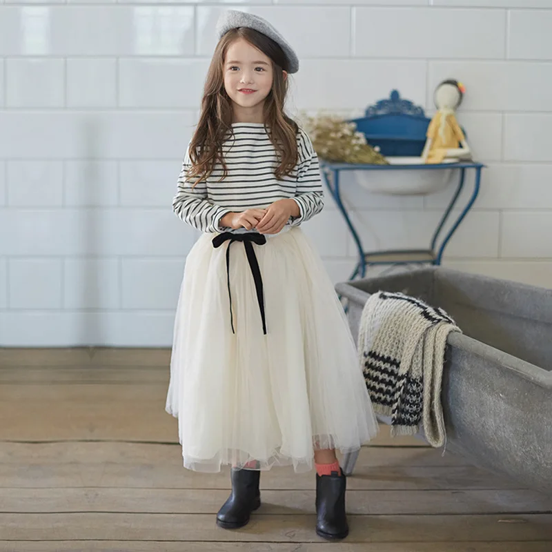 

2017 New Spring Stylish Korean Two Piece Set Girls Clothing Set White Striped T Shirts And Cute Skirt Kids Clothing AKS165001