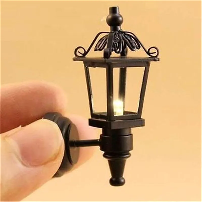 

1:12 Dollhouse Miniature Black Metal LED Light Street Garden Lamp with Battery