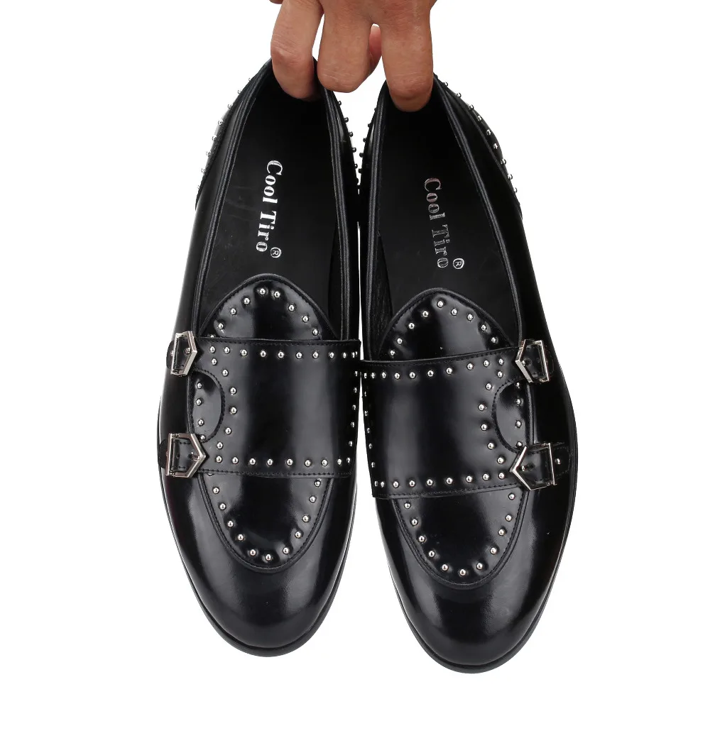 Стильные мужские лоферы из полированной кожи с двойным моном; мужские мокасины; тапочки; наклепки; повседневная обувь; Свадебные вечерние модельные туфли; Цвет Черный
