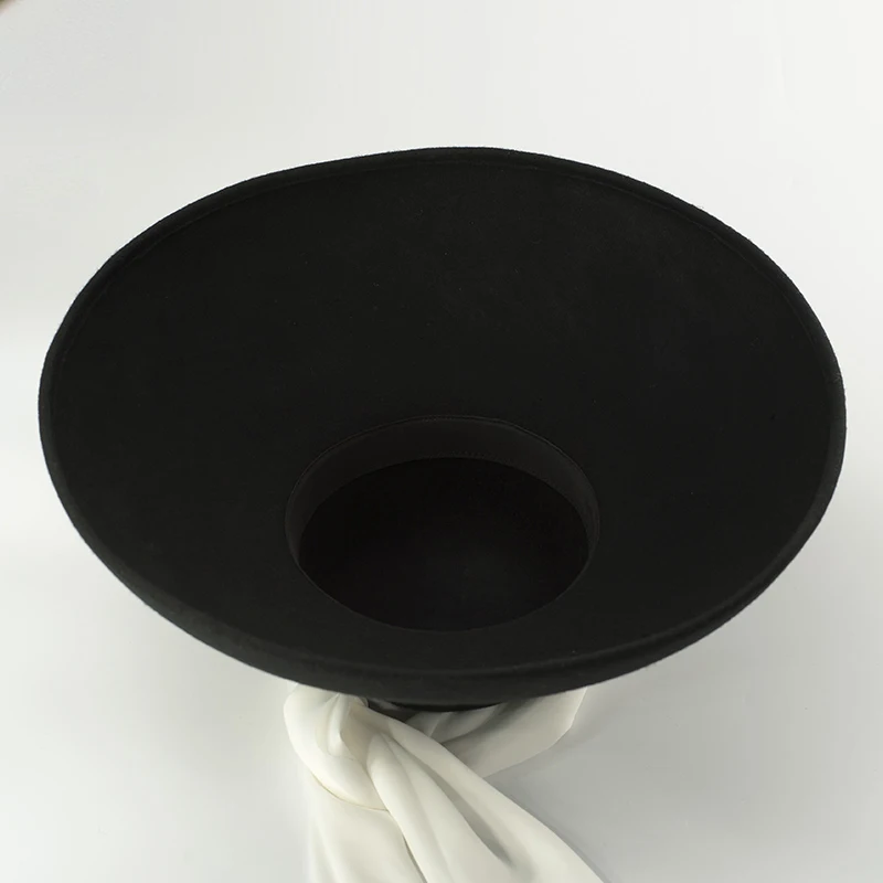 Женская мода Ретро стиль шерсть фетровая шляпа-котелок, черный цвет белый шелк стримеры с большими полями шляпа, большие карнизы Регулируемая шоу шляпа