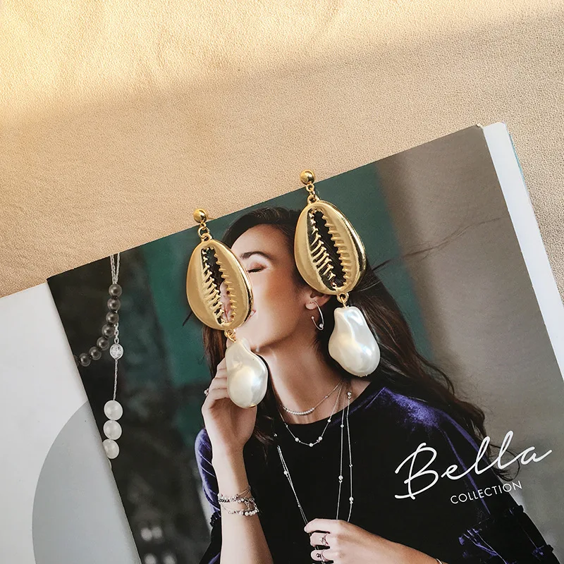 

2019 new fashion jewelry Pearl ear exaggerated retro Gold Vintage shell stud earrings Jewelry