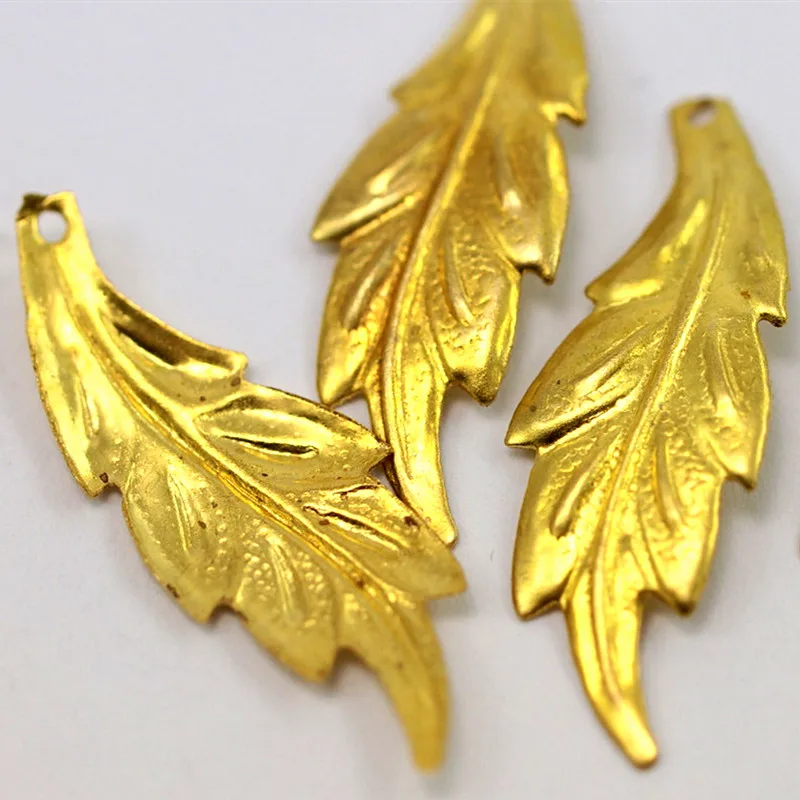 

20pc.. Vintage Raw Brass Leaf ..sz (30x10 Mm) --yD503-