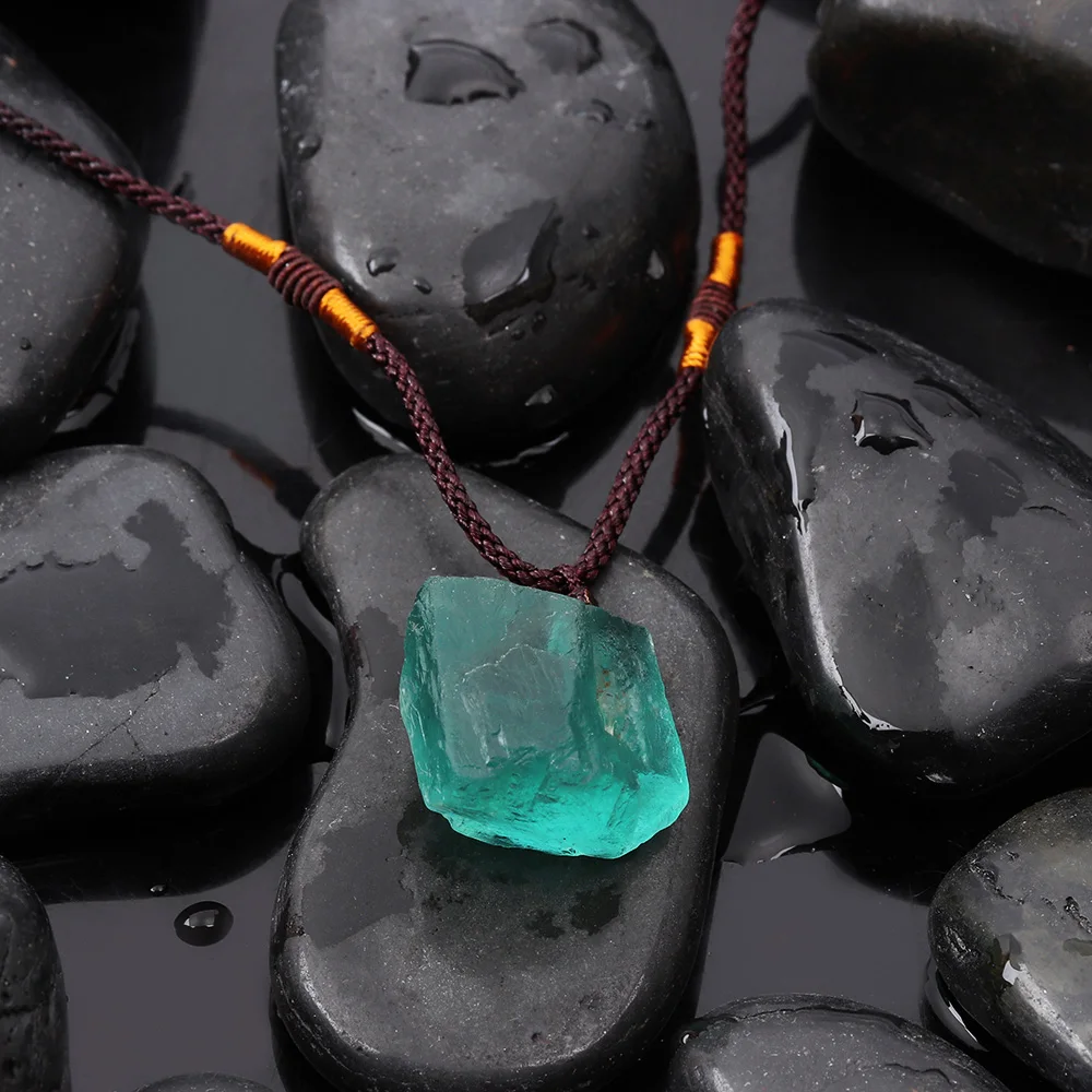 

1Pc Natural Natural Quartz Stone Crystal Clear Fluorite Quartz Healing Stone Pendant Necklace Reiki Jewelry Collectibles