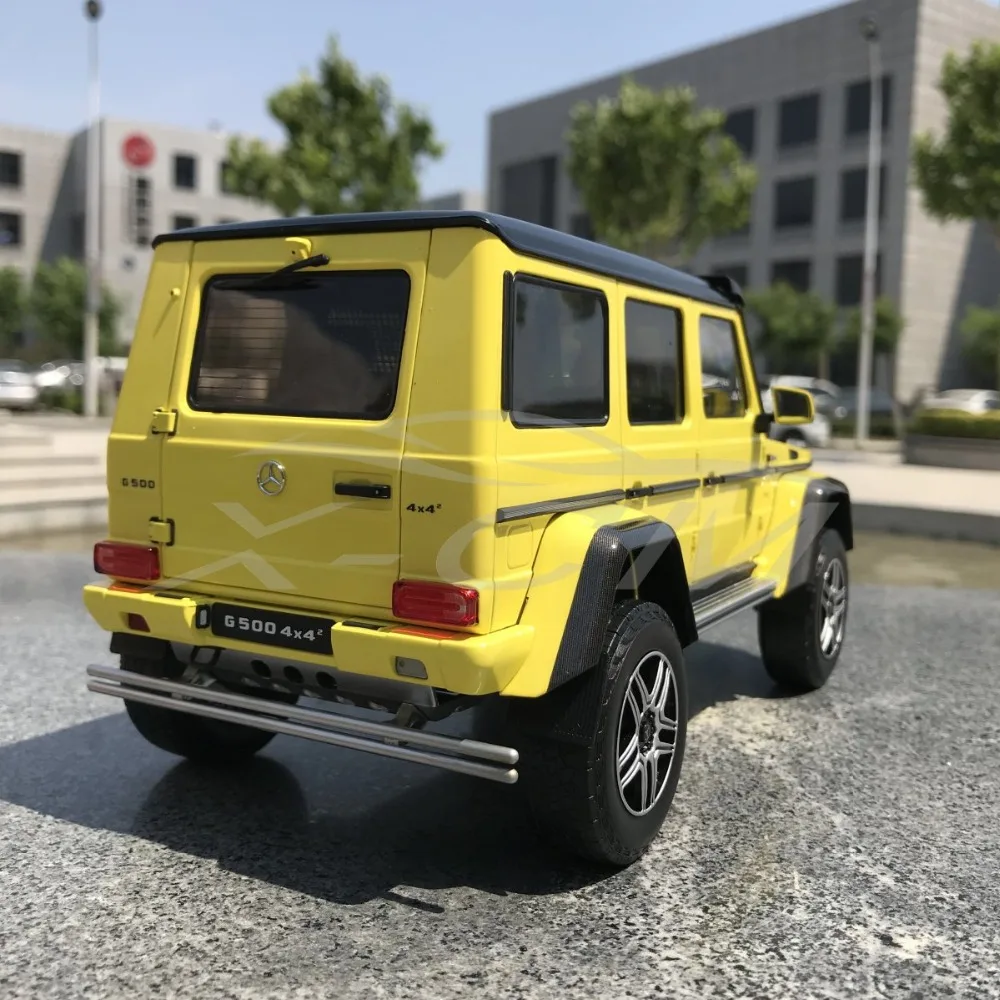 Литая модель автомобиля почти настоящая для G-Class 4x4(желтый) 1:18+ маленький подарок