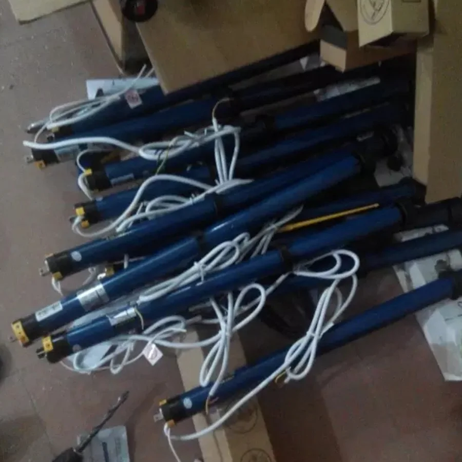 Sombras de rodillo eléctricas con tela, 2,4-2,7 m de ancho, tamaño personalizado disponible, persianas enrollables motorizadas con control wifi Sombras de rodillo eléctricas con tela, 2,4-2,7 m de ancho, tamaño personalizado disponible, persianas enrollables motorizadas con control wifi