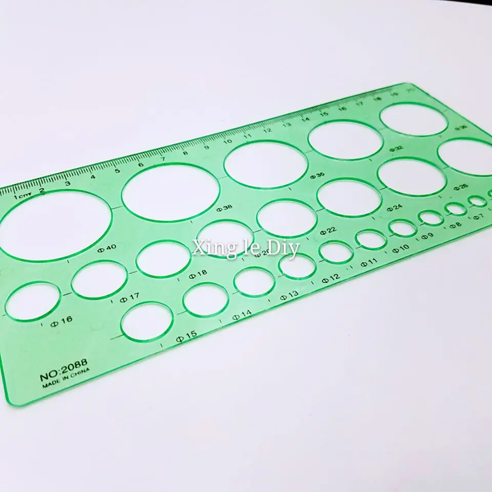 трафарет "окружностей" 1-36мм, зеленый, стамм тт21. линейка с кругами. линейка с круглыми отверстиями. линейка с кружочками. линейка с кругами.