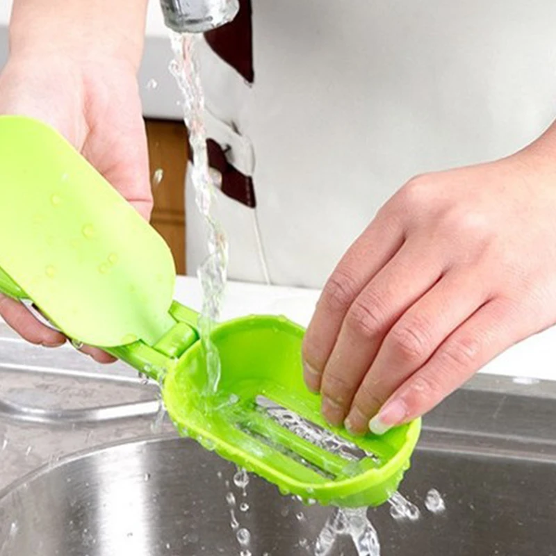 1Pcs-kitchen-tool-cleaning-fish-skin-steel-fish-scales-brush-shaver-Remover-Cleaner-Descaler-Skinner-Scaler (5)