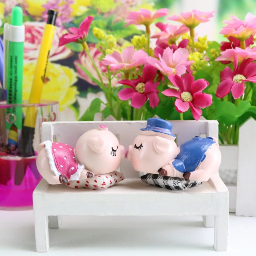 

2Pcs/Set Car Decoration Pig Girl Boy Cartoon Lover Kiss Model Resin Decorative Trim Auto Dashboard Ornament Accessories Gifts
