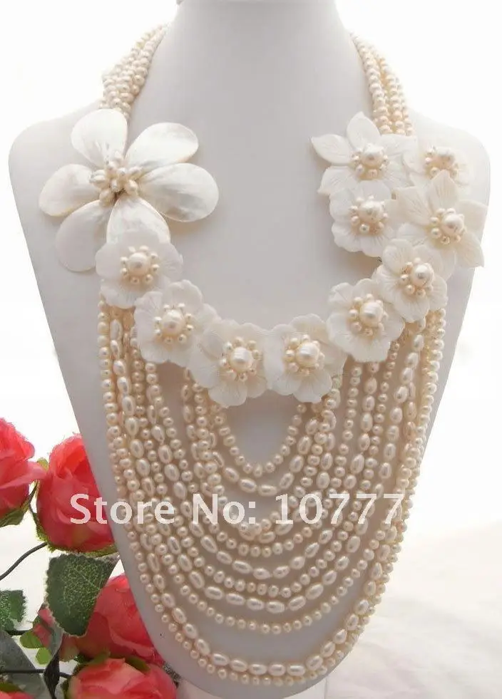 

Beautiful! White Pearl&Shell Flower Necklace