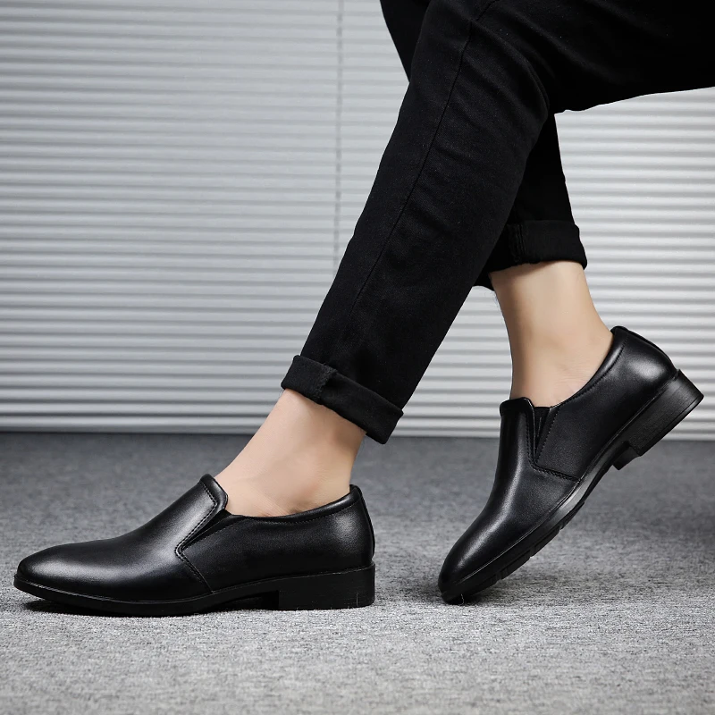 Черные Мужские модельные туфли из натуральной кожи с острым носком, мужские деловые туфли на плоской подошве, мягкие мужские деловые туфли высокого качества с низким верхом