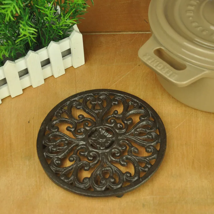 

3 Vintage Cast Iron Trivet Round Flower Trivet Pot Bowl Plate Dish Tray Holder Home Restaurant Kitchen Table Decoration Antique