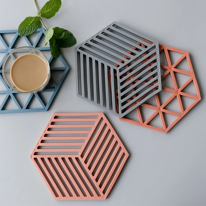 

Nordic style Blue Red Grid Hexagon Shape Silicone Cup Mat Non-slip Insulation Pad Home Decor Kitchen Tool For Pot Plate Cup Bowl
