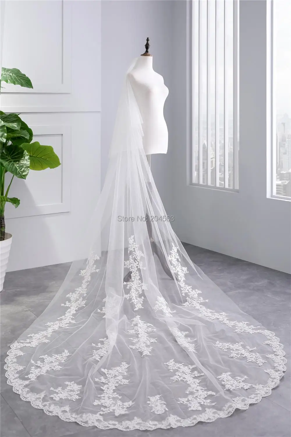 

2018 White or Ivory Lace Luxry Long Veil Wedding Veils Tulle Veil for Bride with Comb HL2019