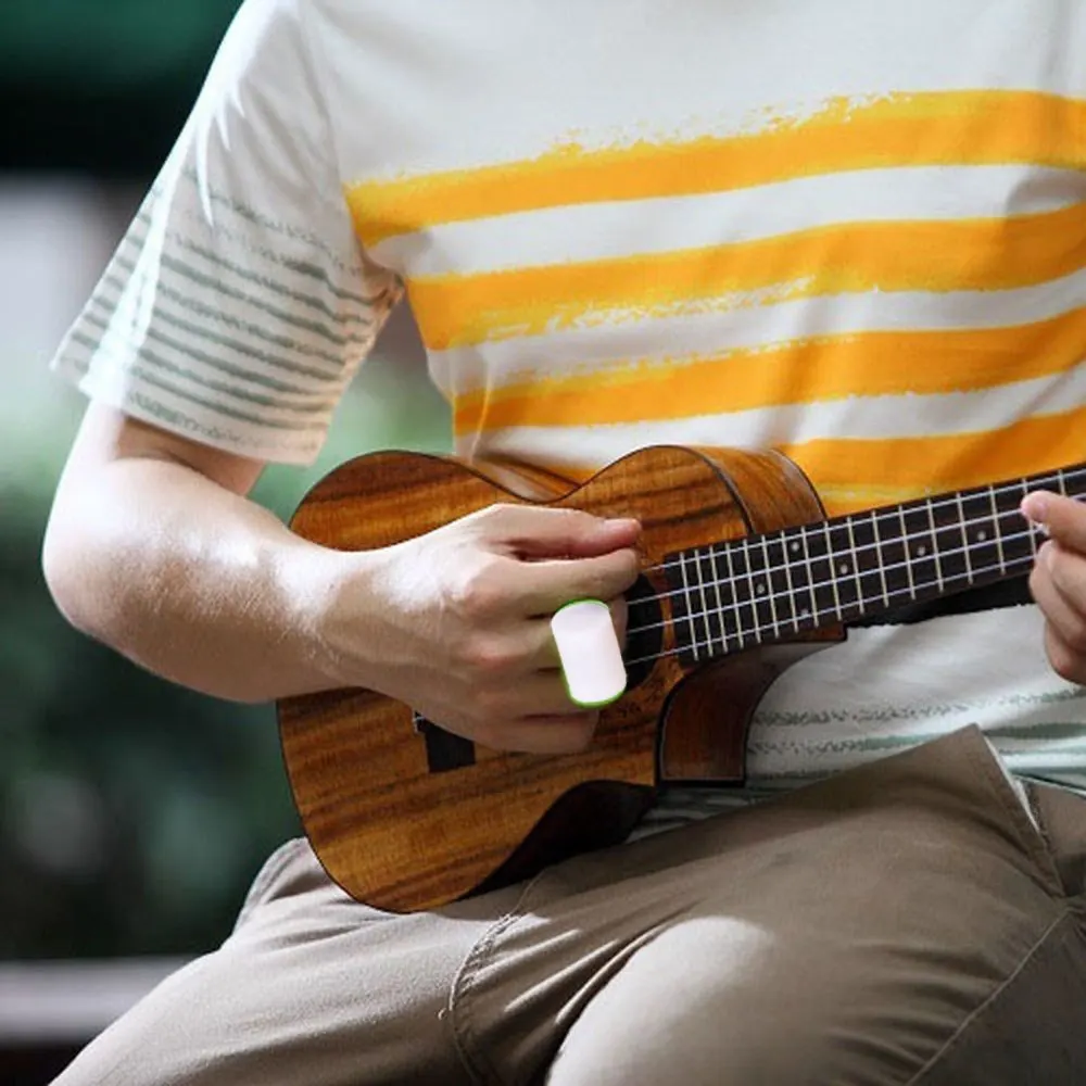 

1 pcs Mini in size portable Wear on Finger Hammer Rhythm Maracas Cabasa Finger Ring Guitar Ukulele Sand Shaker Music Toy
