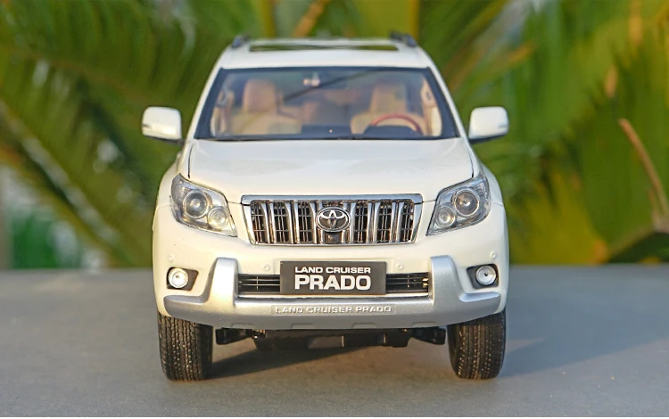 1:18 Toyota Land Cruiser Prado Diecast Suv Car Model Toys For Boy Gifts Collection Hobby White Green With New Original Box