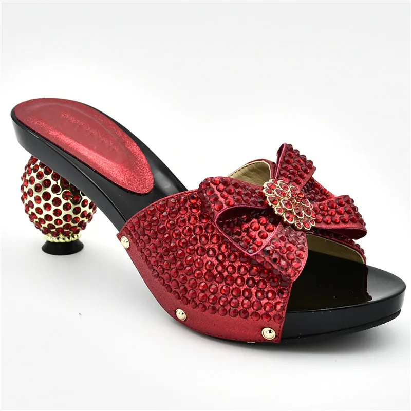 Женская обувь; дизайнерская Роскошная обувь на высоком каблуке; женская летняя обувь года; итальянская женская свадебная обувь со стразами; большие размеры - Цвет: Красный