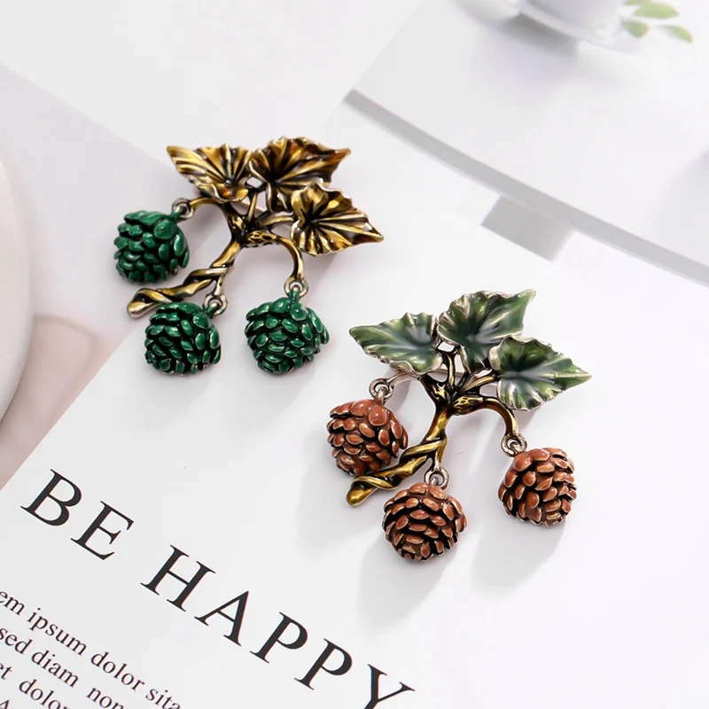 

Green Brown Pine Nuts Brooch Rhinestone Plant Hazelnut Brooch Enamel Pins For Women Man Corsage Collar Scarf Jewelry Pins