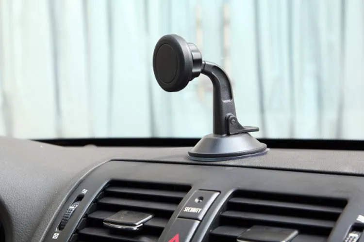 magnetic holder (15)