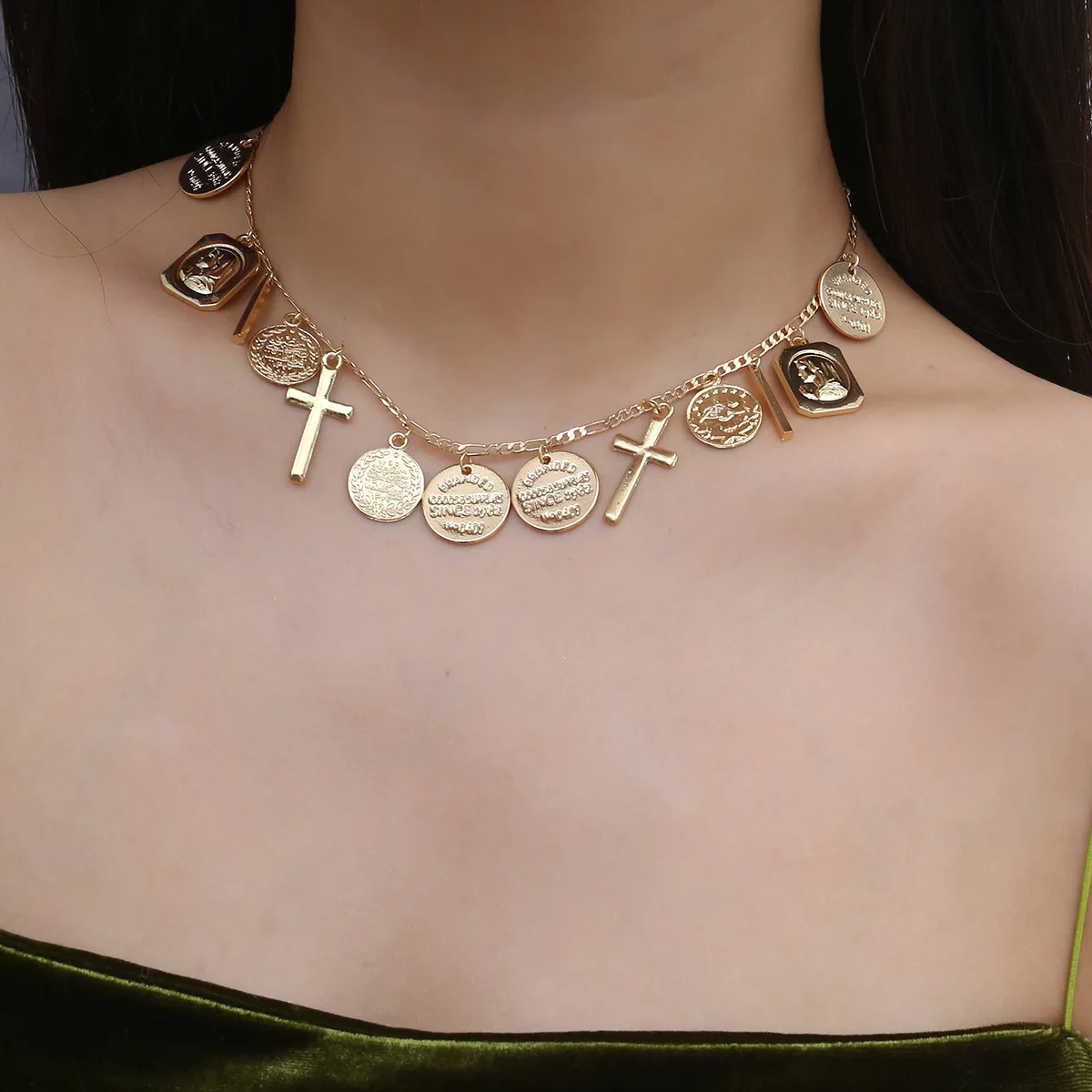 

Vintage Gold Color Pendant Necklace Woman Religious Round Coin Cross Charm Necklace Female Jewelry Drop Shipping