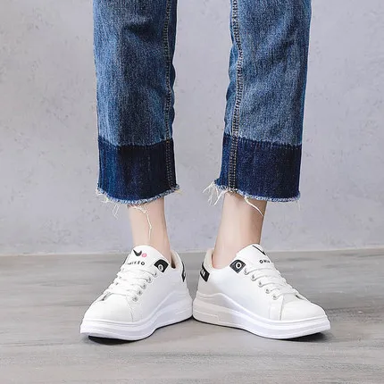 2018 new Korean casual students flat bottom warm single shoes net red women's shoes cotton shoes.