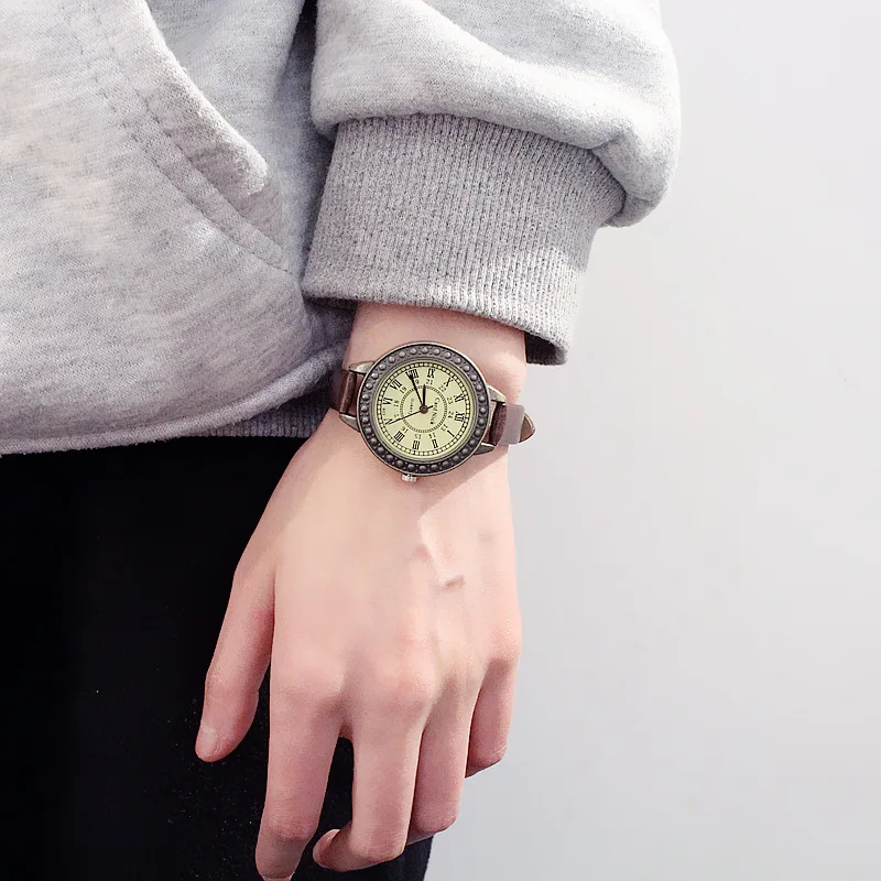 2018 New Fashion Classic Vintage Magic Rome Dial Brass Alloy Thin Leather Strap Quartz Wristwatch Watch For Women Ladies Girls huismerk kopen in de aanbieding