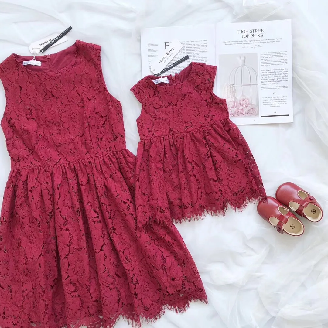 Свадебные платья для мамы и дочки; Красное Кружевное летнее платье с короткими рукавами и круглым вырезом для мамы и дочки; одинаковые комплекты для семьи