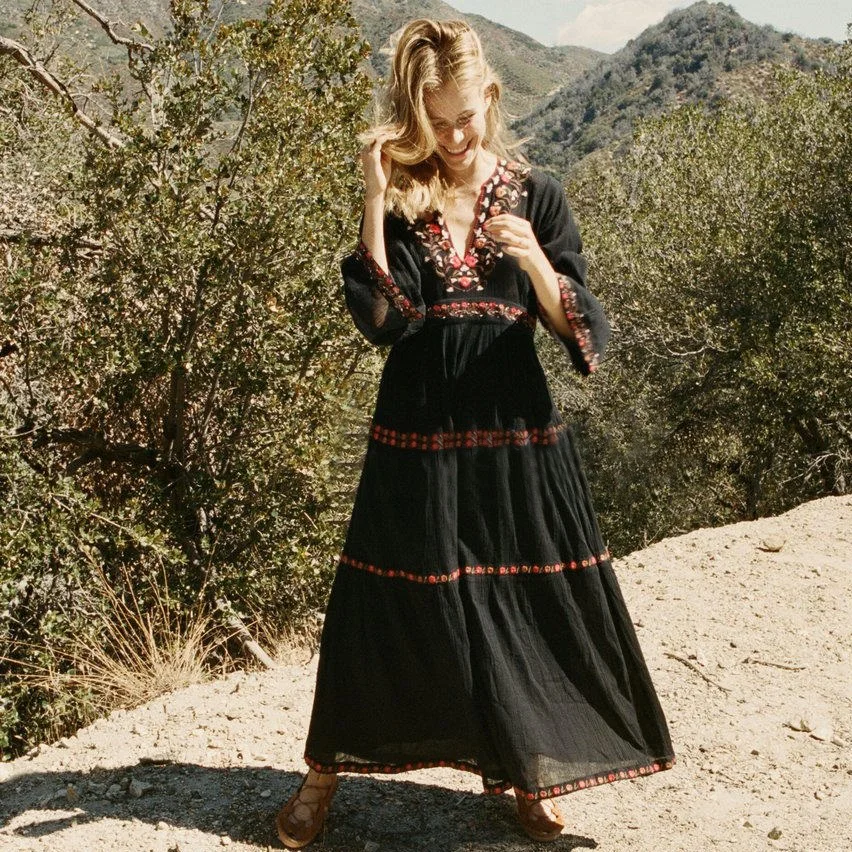 

limiguyue people bohemian maxi long dress femme vintage vestidos black floral embroidery hippie chic boho dress Z0083