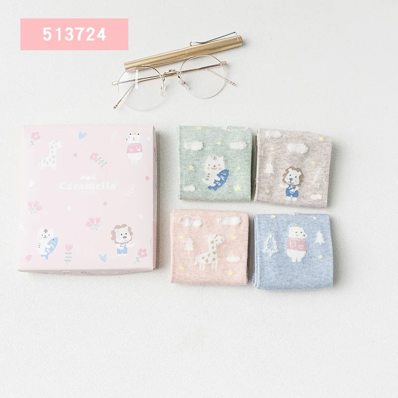 

2018 New 4Pairs/box Cotton Women/men Spring Summer Lovely embroidery Painting Lovely cartoon Boat Socks Cute Tide Casual Funny