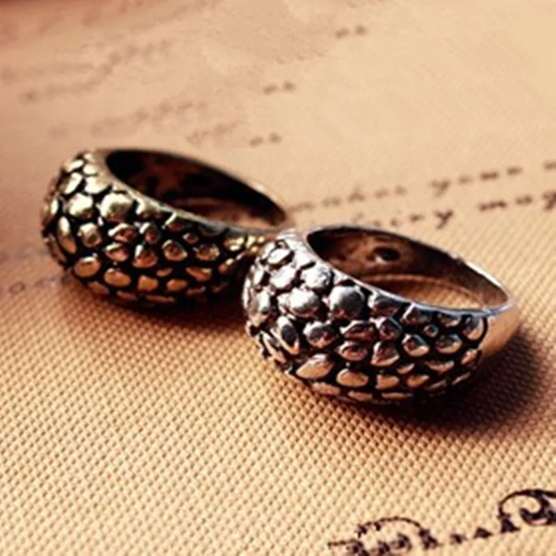 

The new fashion in Europe and America Ring Ring retro big relief cracking wholesale jewelry wholesale