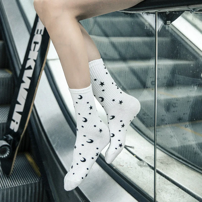 Корейские модные дизайнерские носки со звездами и луной, женские счастливые носки, осенние носки для скейтборда, женские хлопковые носки harajuku