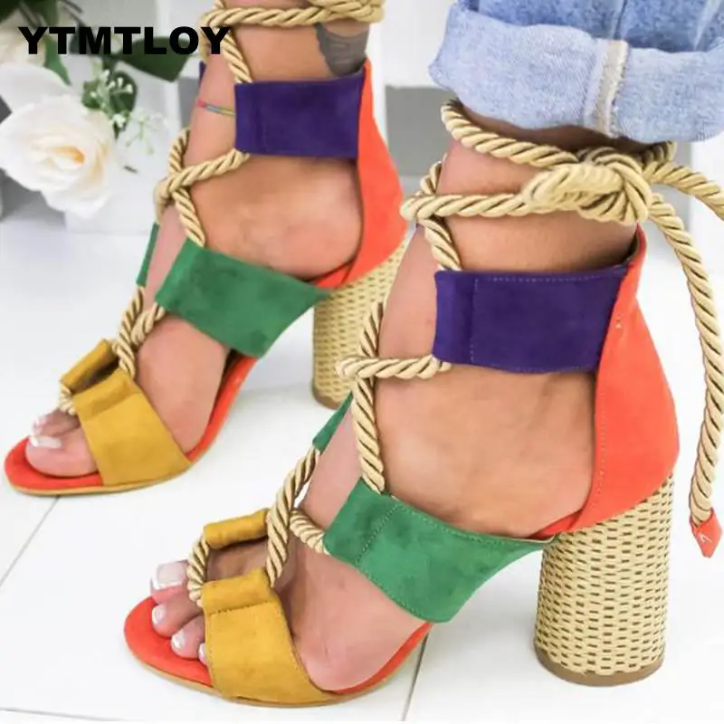 sandalias altas de moda