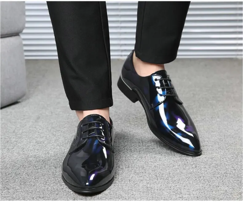 Men's Casual Shoes Moccasins Men Breathable Moccasins Men Red Solid Lace-Up Oxford Shoes for Mens Big Size 46 47 48 with Socks   (14)
