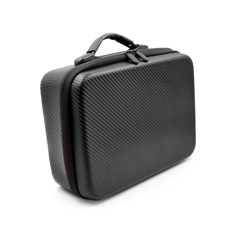 Ouverture de l'étui de transport EVA pour DJI Mavic 2 Pro/Zoom, sac à main résistant à l'eau révélant un intérieur moulé pour le drone et accessoires.