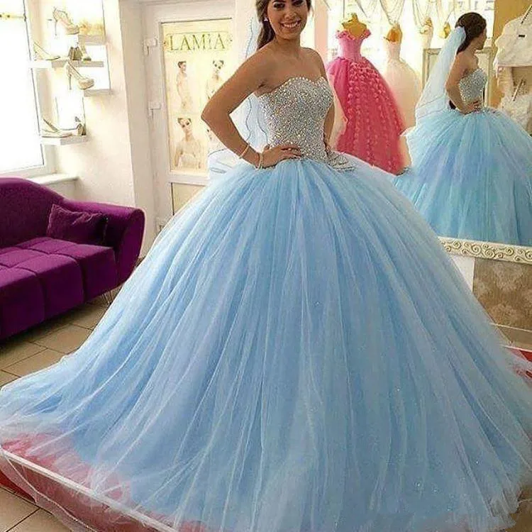 Блестящие светильник-голубые платья для Quinceanera с кристаллами вышитые бисером