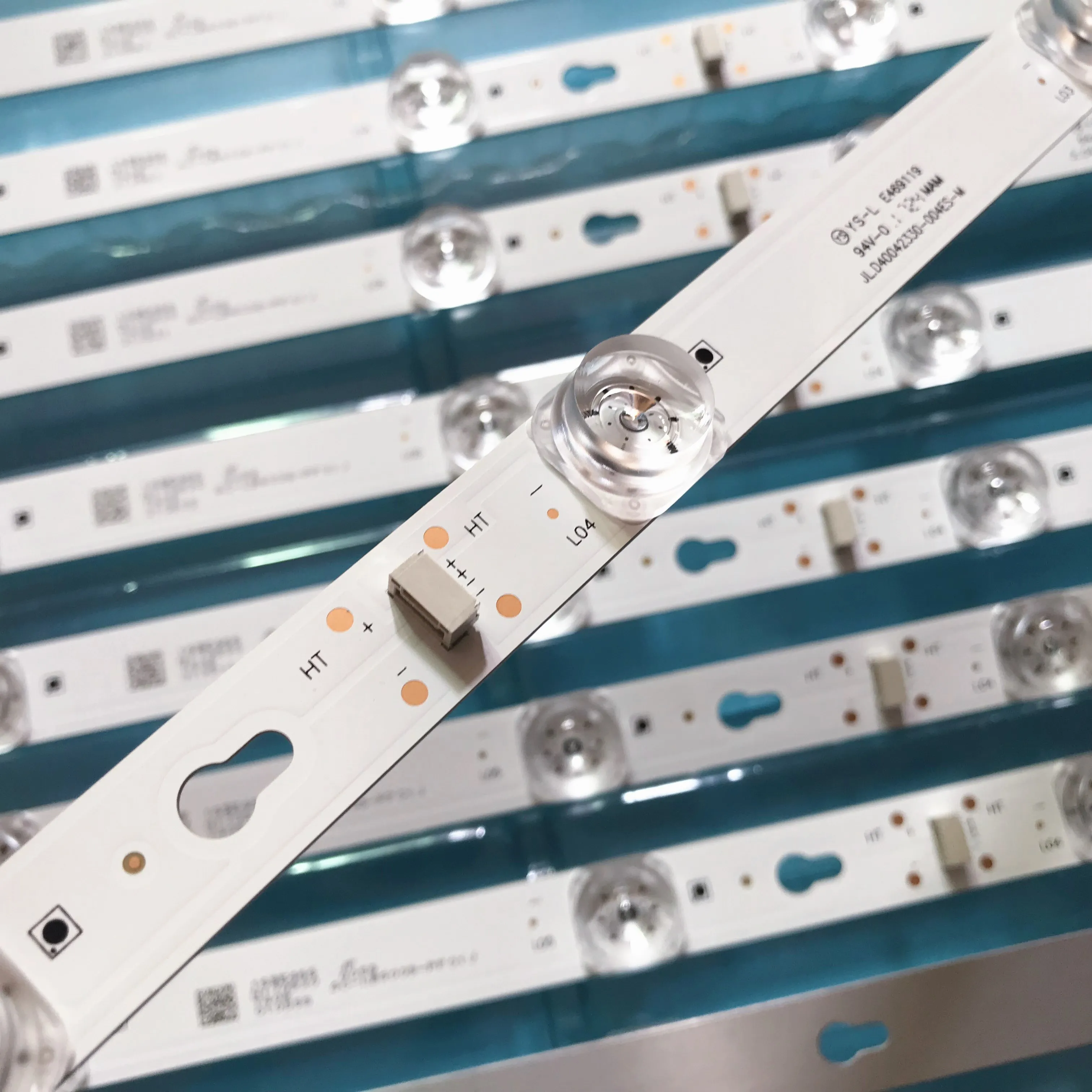 

LED Backlight strip 8 LAMP for Toshiba 40d2900 L40F3301B 40A730U 40l2600 L40D2900F YHB-4C-LB4008-YH05J 40S305 40HR330M08A6