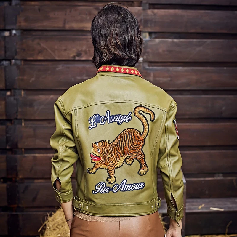 Женская куртка из натуральной кожи с вышивкой тигра, новинка года, модная тонкая короткая байкерская куртка