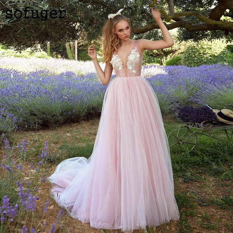 

Pink V Neck Backless Pleat Flower Appliques Wedding Dress Robe De Mariee Sofuge Boho Dubai Arabic Abiti Da Sposa Long Dresses