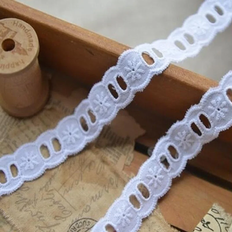 

Cotton Lace Eyelet Embroidered Fabrics 14 Yds Swiss Cotton Voile Appliqued 3D Flower Trims Diy 2cm